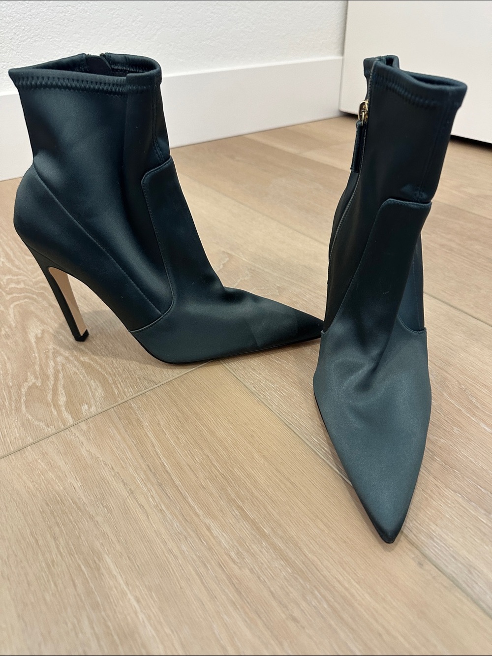 Good American Black Pointed Toe Stiletto Sock Ankle Boots